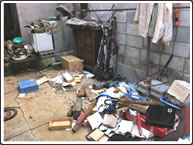 Fさん宅のガレージの粗大ごみ